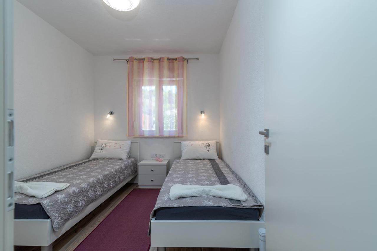 Apartment Gagula With Jacuzzi Trogir Eksteriør bilde