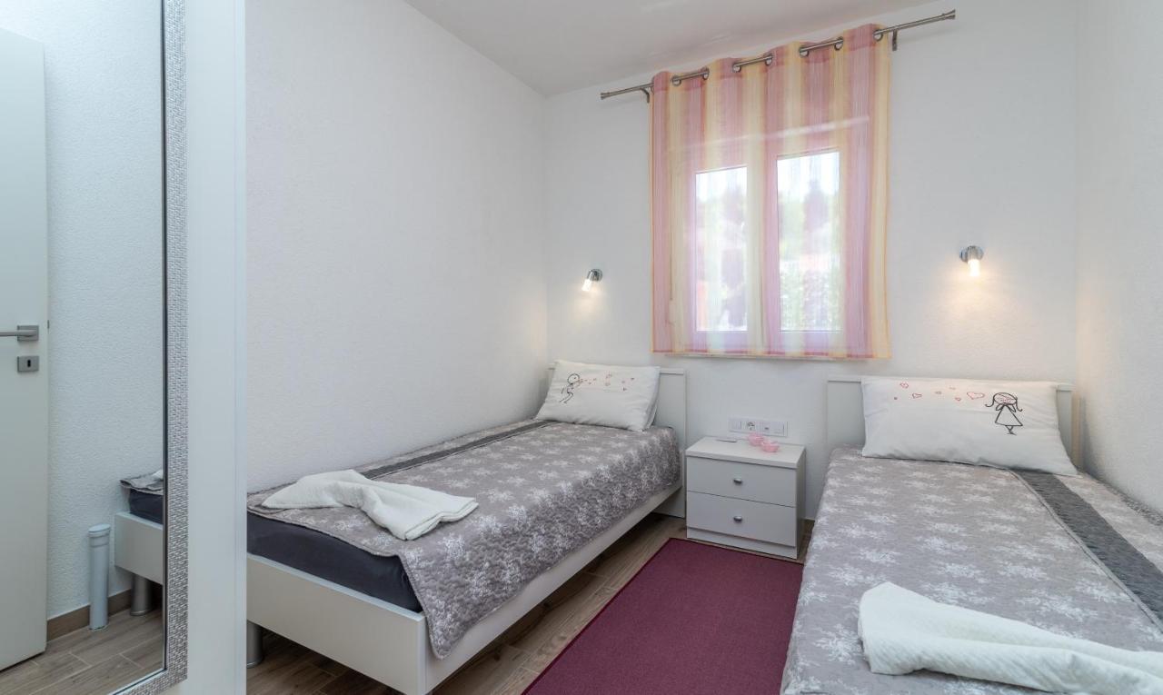 Apartment Gagula With Jacuzzi Trogir Eksteriør bilde